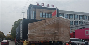 3月28、29日百?gòu)?qiáng)燙平機(jī)、折疊機(jī)等洗滌設(shè)備分別發(fā)貨浙江、出口印度