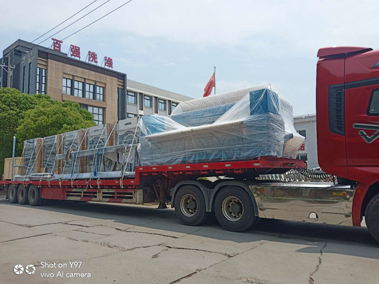 百強洗脫機、烘干機、燙平機等洗滌設備發貨海南-百強洗滌設備